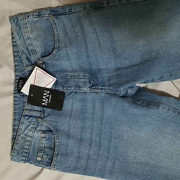 Man  boohoo man tapered jeans rigid fit - Picture 2 of 7